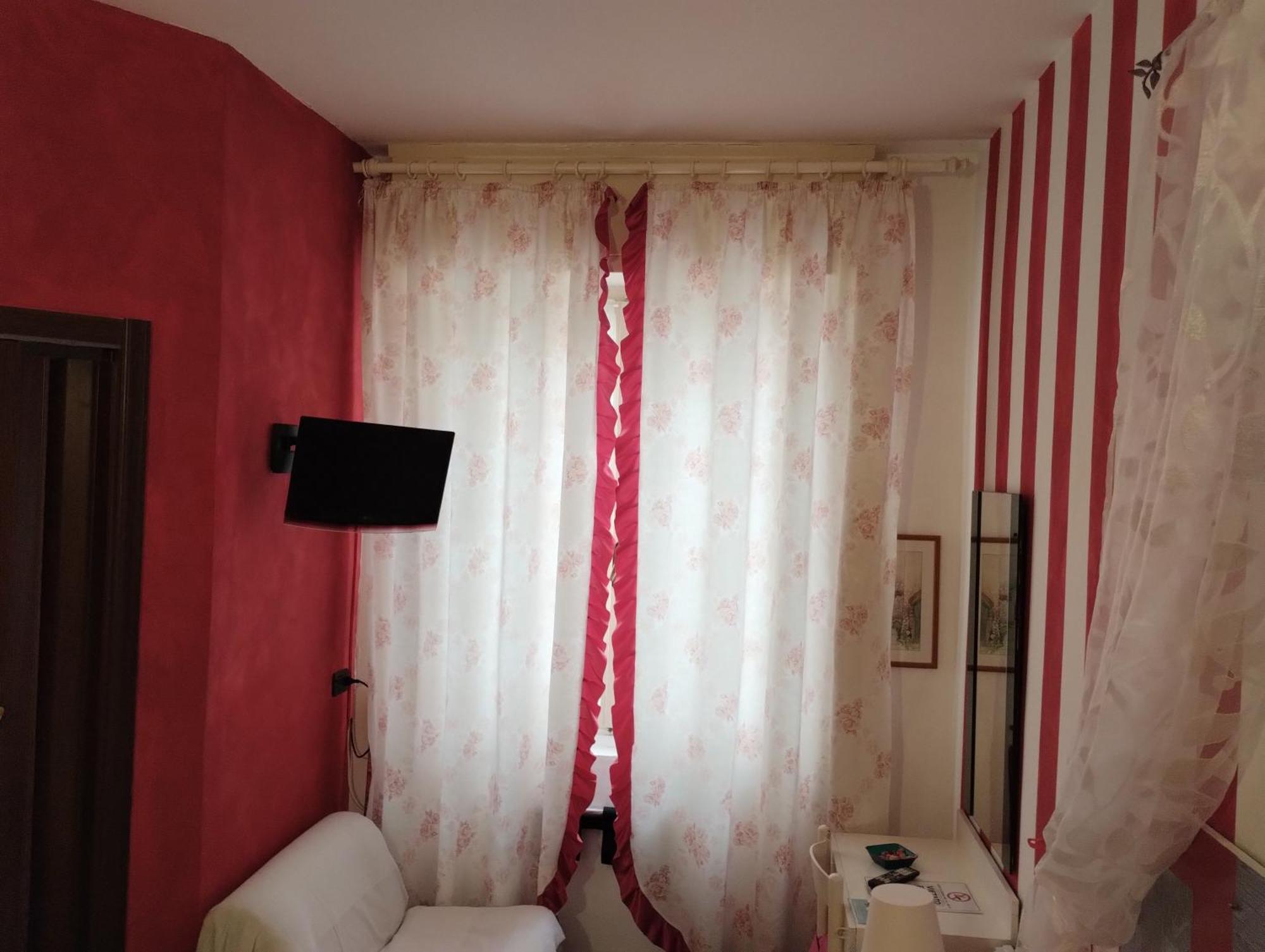 Hotel Della Piazzetta วาราซเซ ภายนอก รูปภาพ