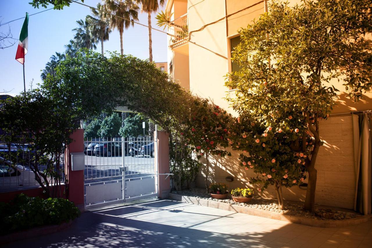 Hotel Della Piazzetta วาราซเซ ภายนอก รูปภาพ