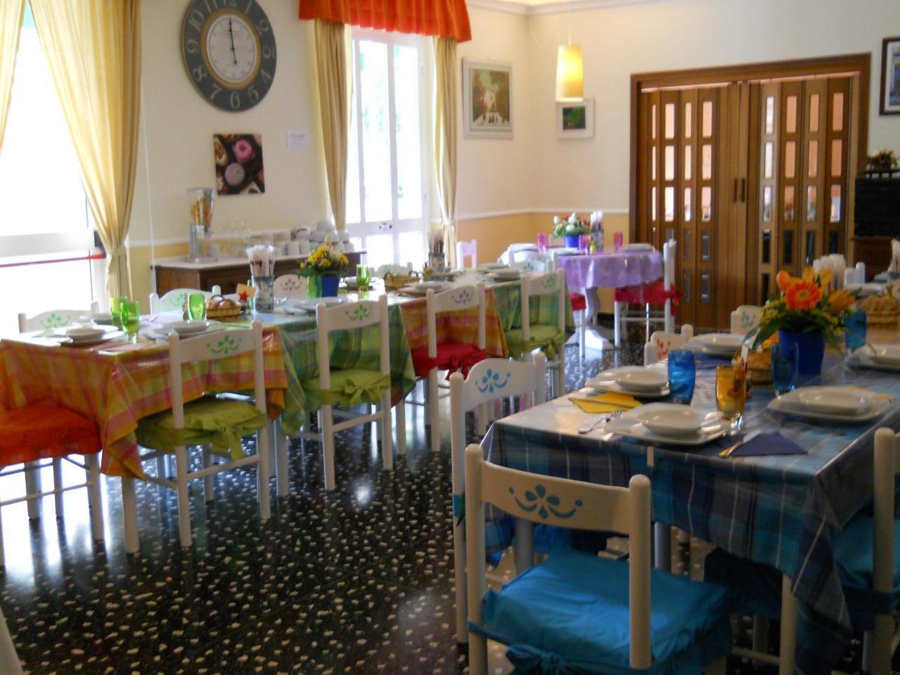 Hotel Della Piazzetta วาราซเซ ภายนอก รูปภาพ