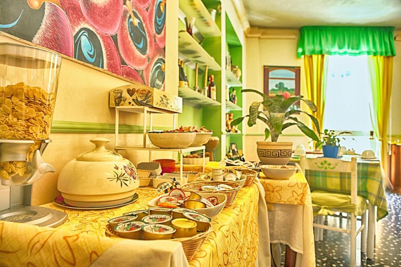 Hotel Della Piazzetta วาราซเซ ภายนอก รูปภาพ