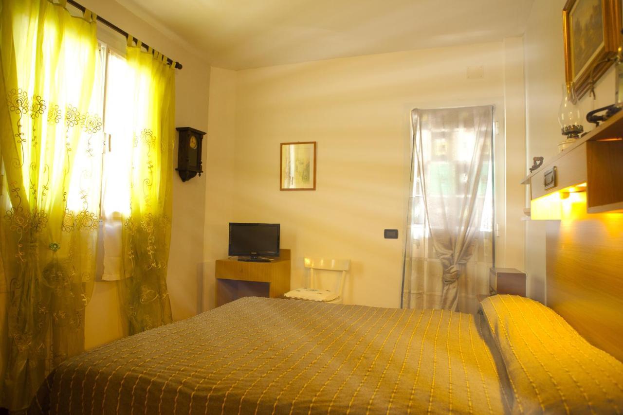 Hotel Della Piazzetta วาราซเซ ภายนอก รูปภาพ